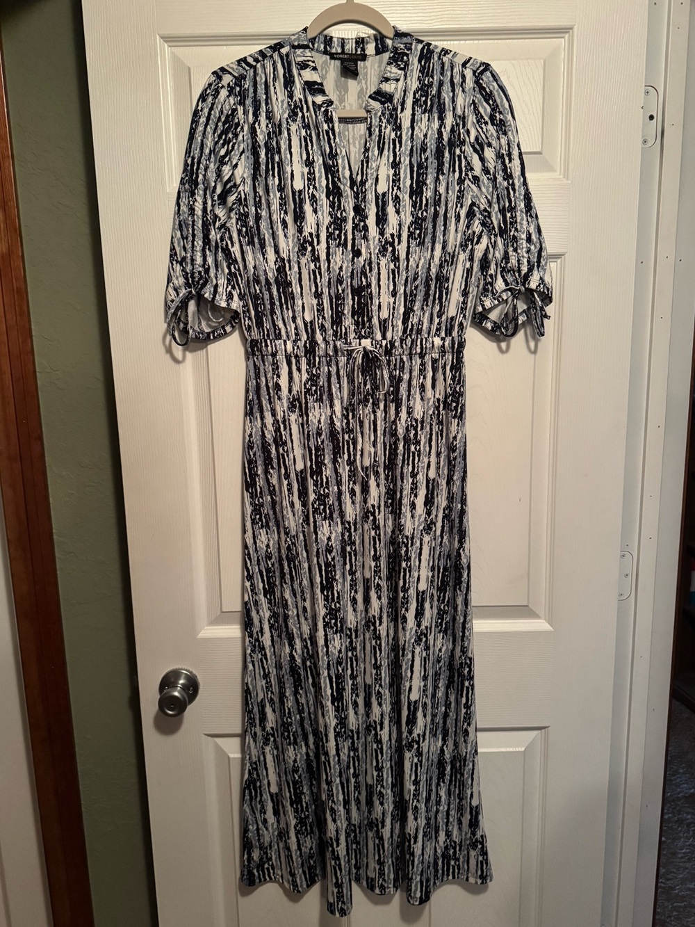 Robert Louis Sz Medium Blue Black & White Printed Maxi Dress w/ tie waist